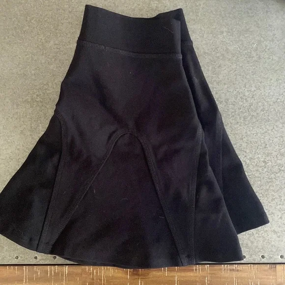 Black mini skirt - Picture 2 of 4